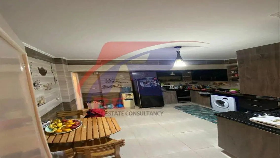 شقة فاخرة بـ 3 غرف نوم مع شرفة وحديقة خاصة