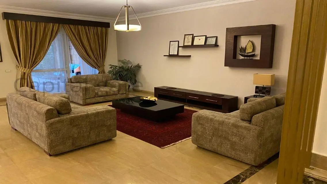فيلا فاخرة للبيع بمساحة واسعة وحديقة خاصة