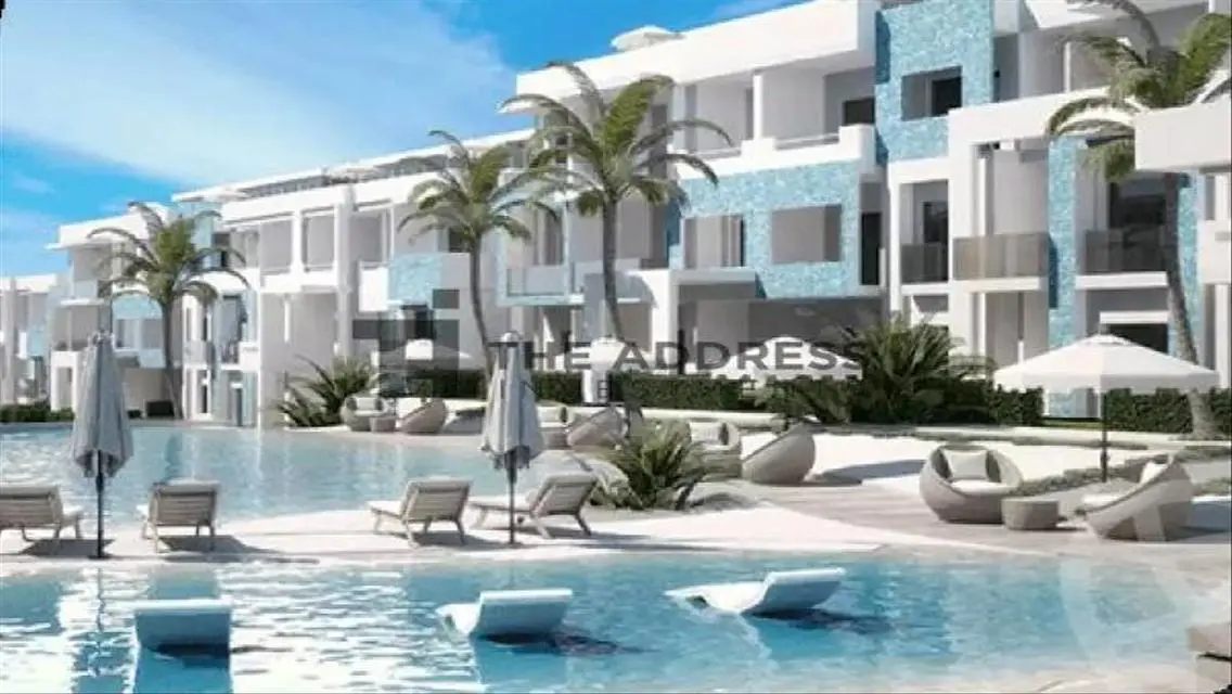 Luxury Apartment at MAVEN-9 with Lake View