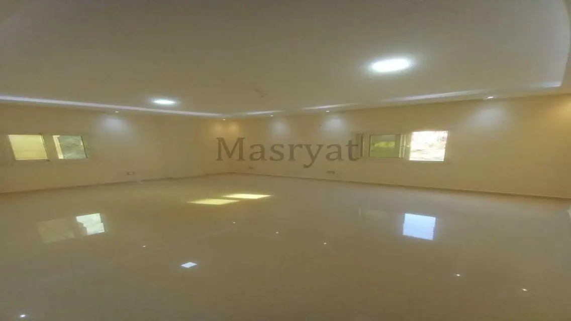 شقة رائعة للإيجار - 6 غرف ومرافق ممتازة