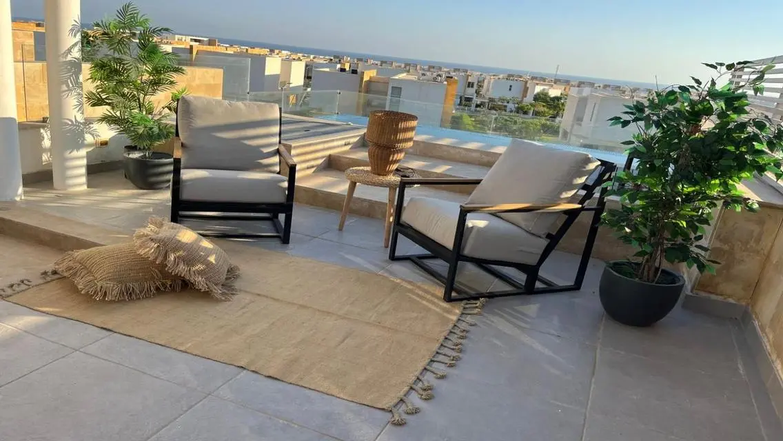Luxury 4-Bedroom Apartment in the Heart of the City