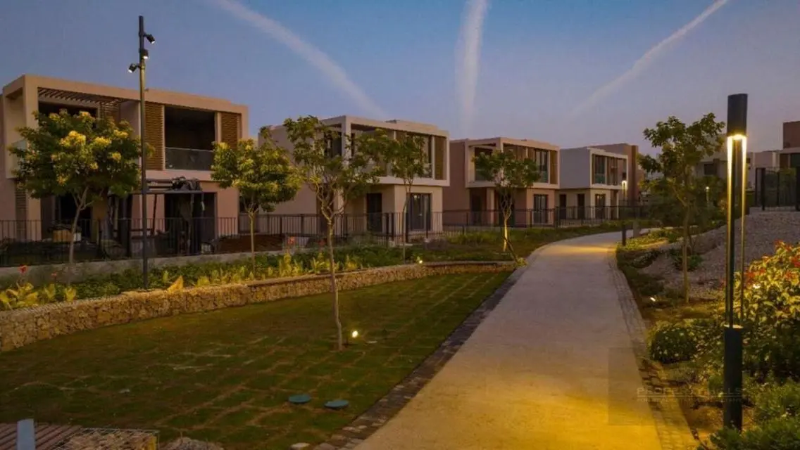 Luxurious Villa with Spacious Garden and Pool