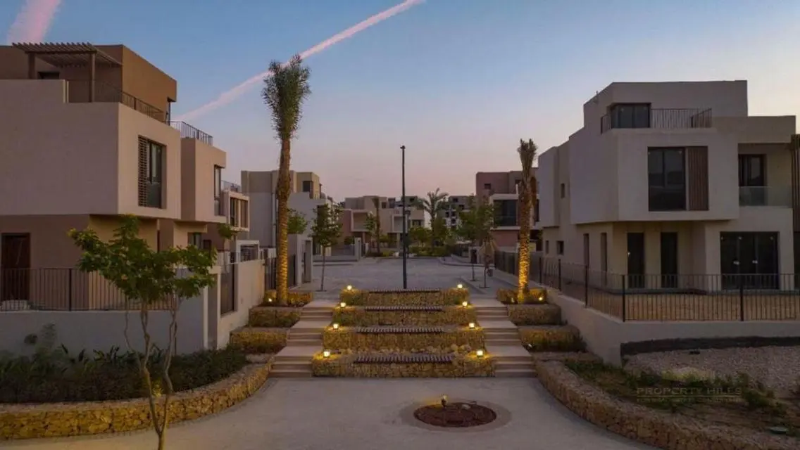 Luxurious Villa with Spacious Garden and Pool
