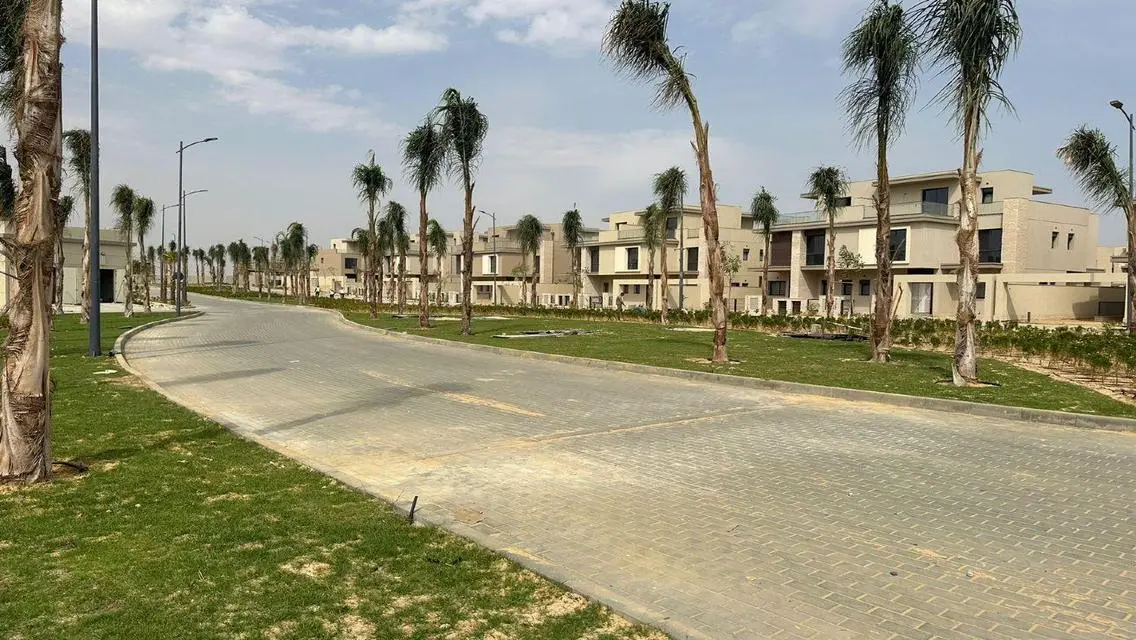 فيلا فاخرة بمسبح خاص وحديقة خاصة للإيجار