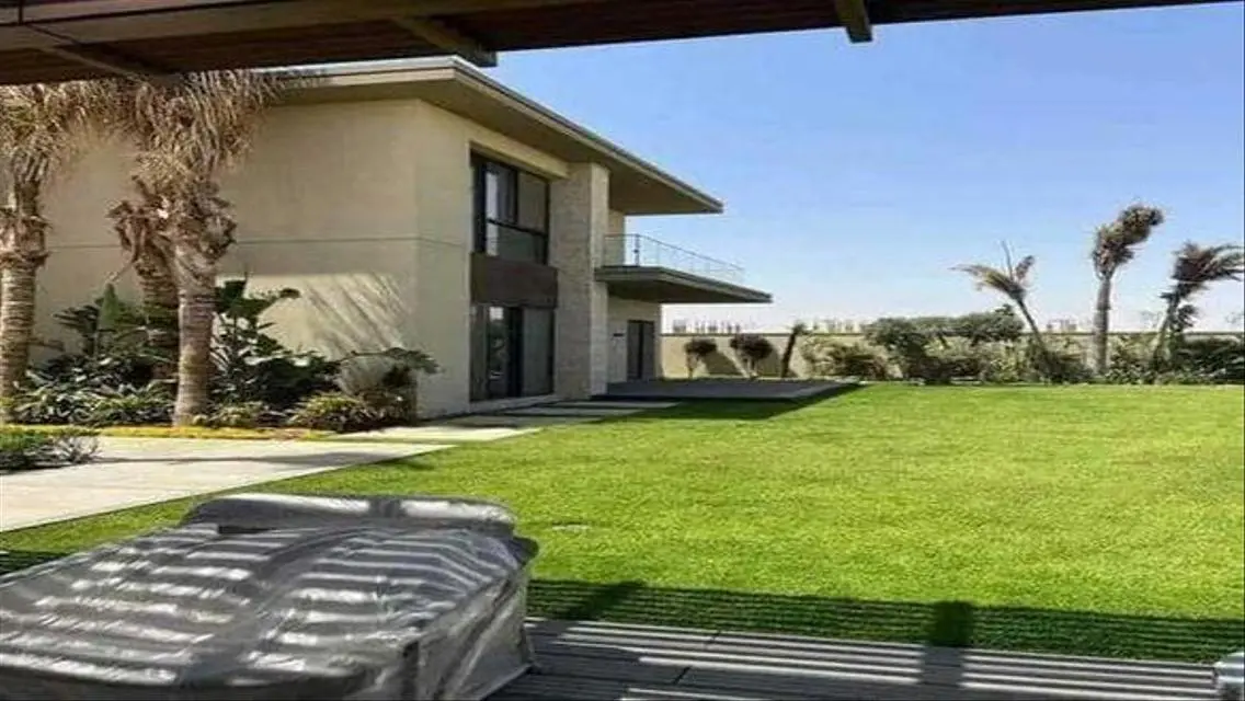 فيلا فاخرة بمسبح خاص وحديقة خاصة للإيجار