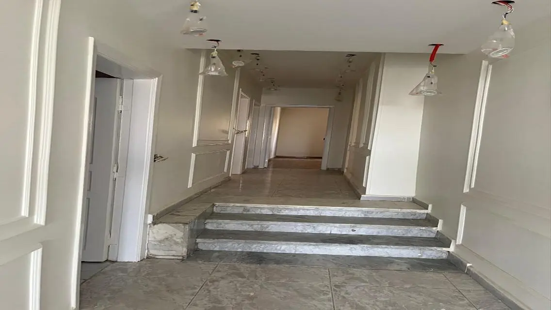 شقة مميزة للبيع بمساحة واسعة