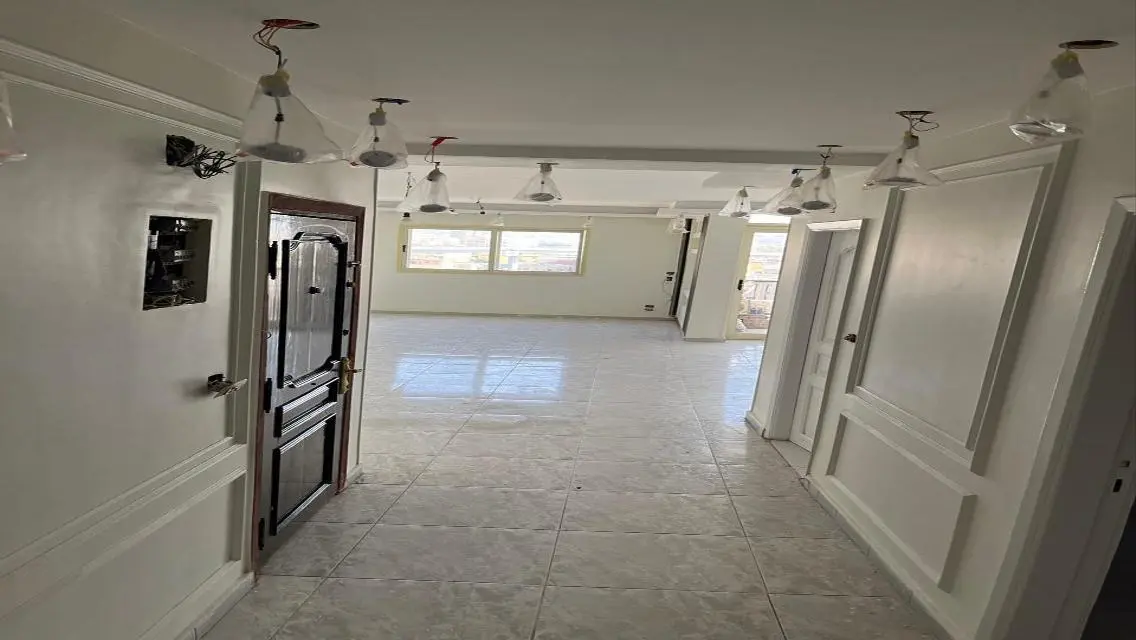 شقة مميزة للبيع بمساحة واسعة
