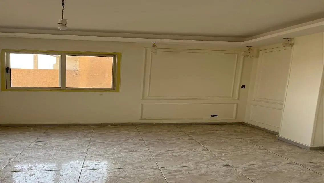 شقة مميزة للبيع بمساحة واسعة