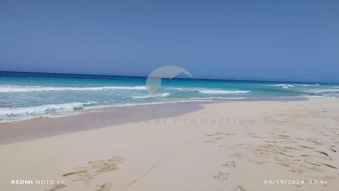 فيلا فاخرة للبيع مع مسبح خاص وإطلالة رائعة