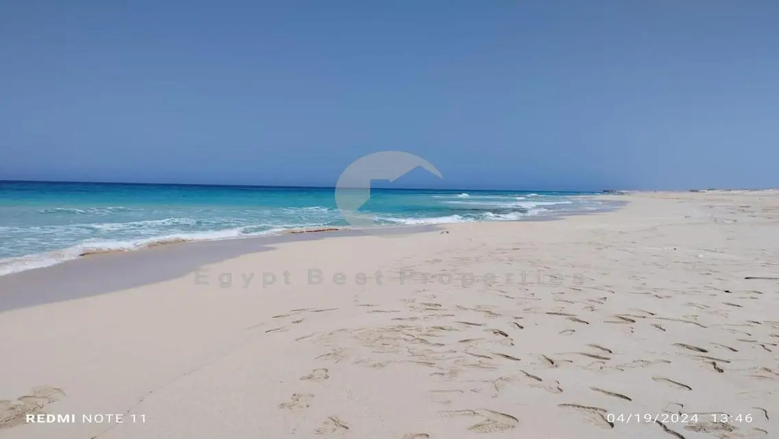فيلا فاخرة للبيع مع مسبح خاص وإطلالة رائعة