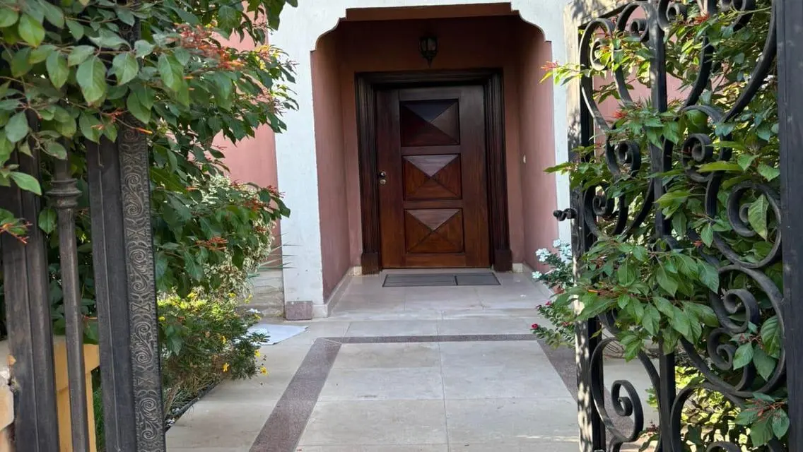Luxury Apartment with Private Garden and Pool