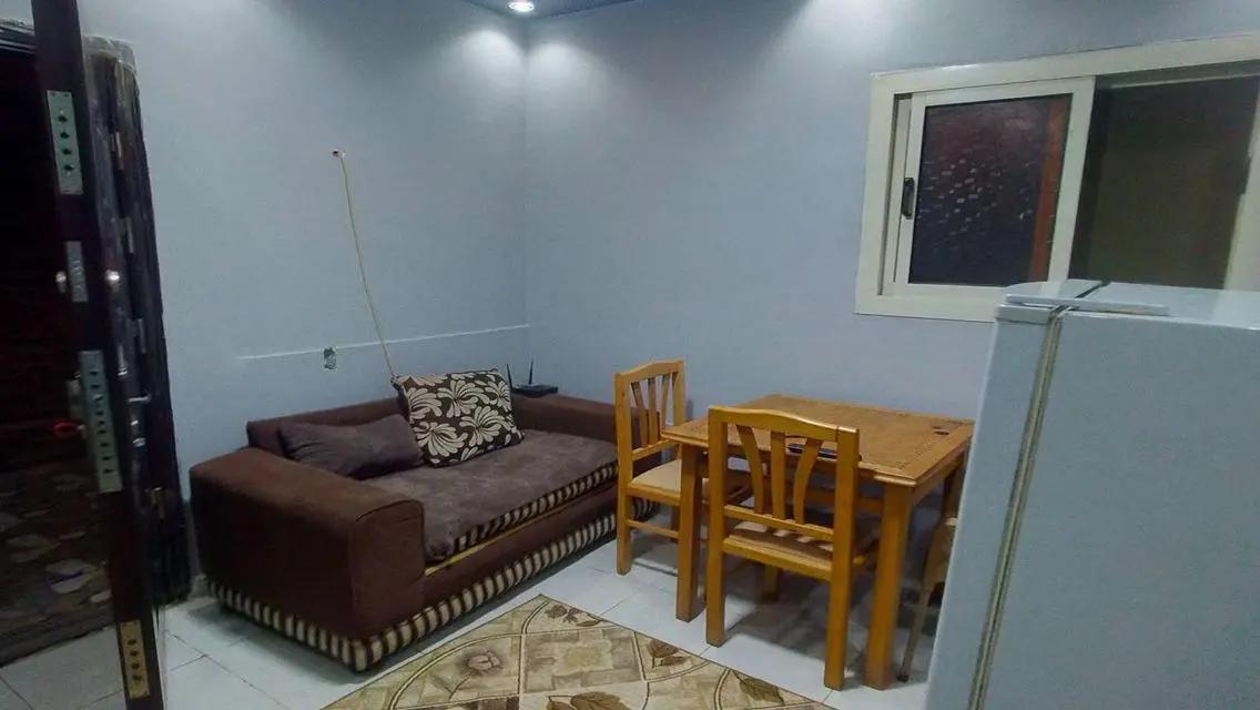 شقة راقية للإيجار في موقع متميز