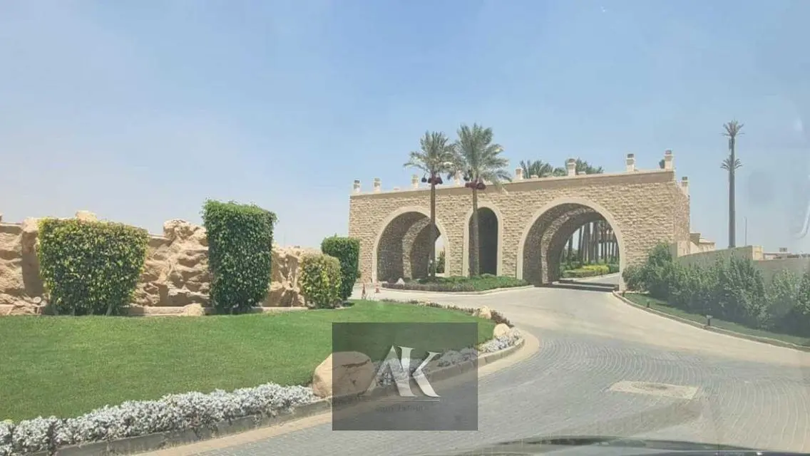 شقة فاخرة للبيع بإطلالة رائعة على البحيرات