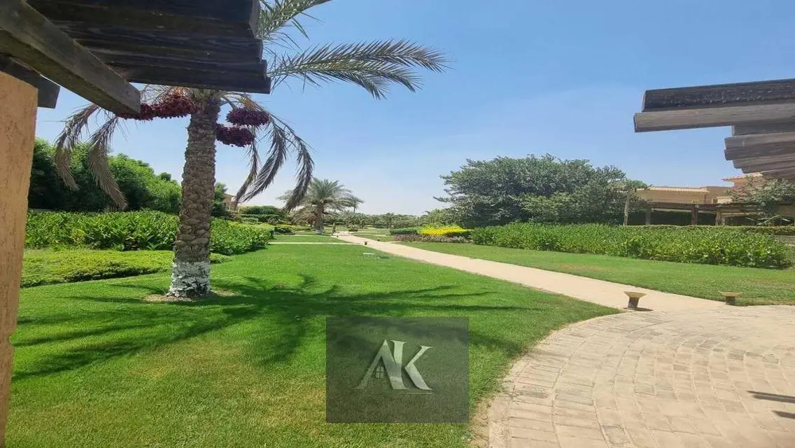 شقة فاخرة للبيع بإطلالة رائعة على البحيرات