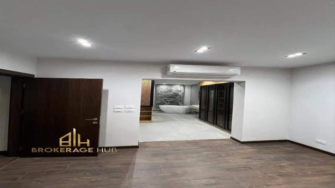 Luxury Apartment for Sale Overlooking Lakes