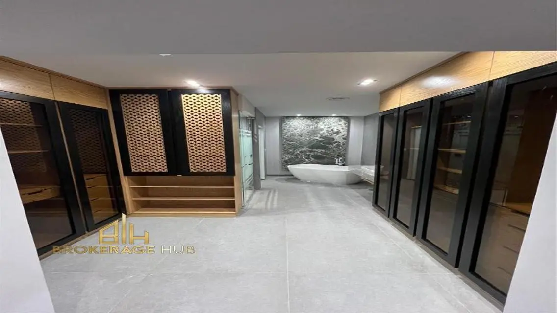 Luxury Apartment for Sale Overlooking Lakes