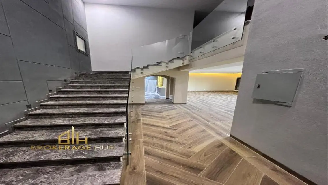 Luxury Apartment for Sale Overlooking Lakes
