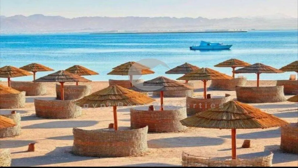 فيلا 10 غرف مطلة على بحيرات في موقع متميز