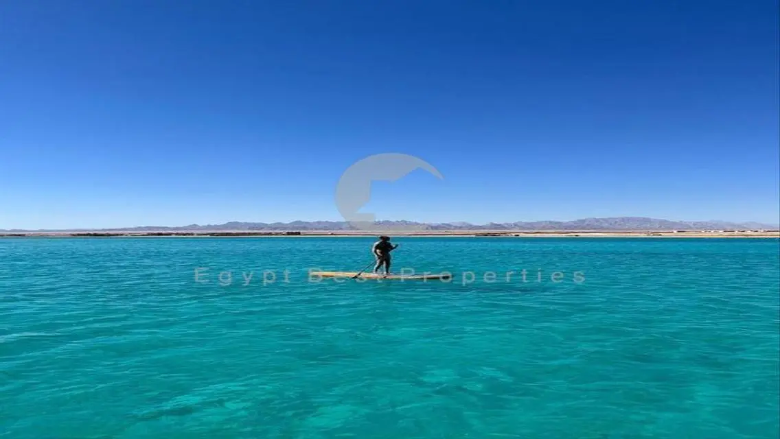 فيلا 10 غرف مطلة على بحيرات في موقع متميز