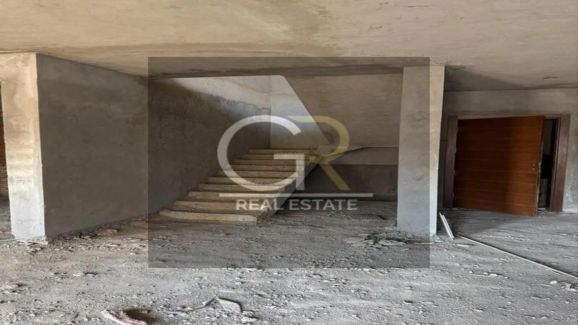 شقة للبيع في موقع متميز مع إطلالة رائعة