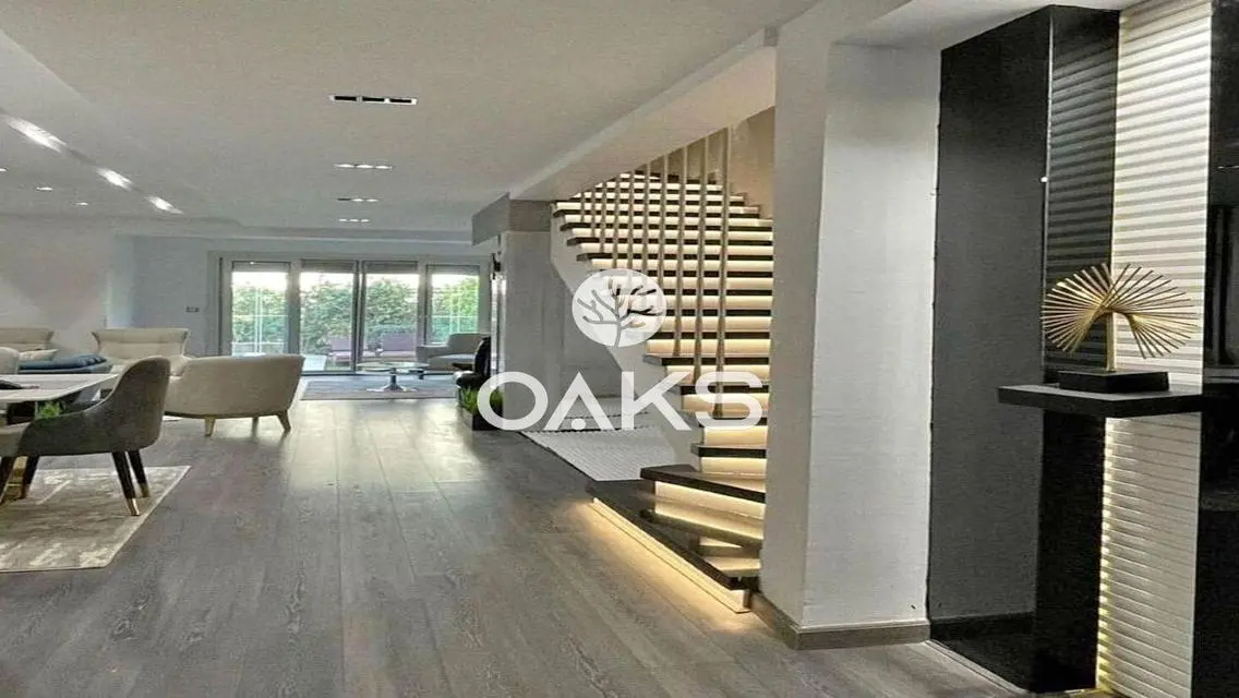 Stunning Apartment with Breathtaking Mountain Views