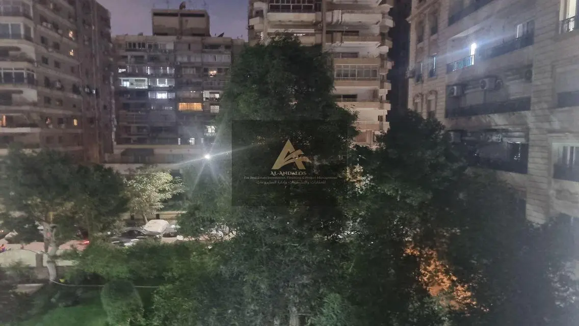 شقة فاخرة بمساحة شاسعة وبسعر رائع