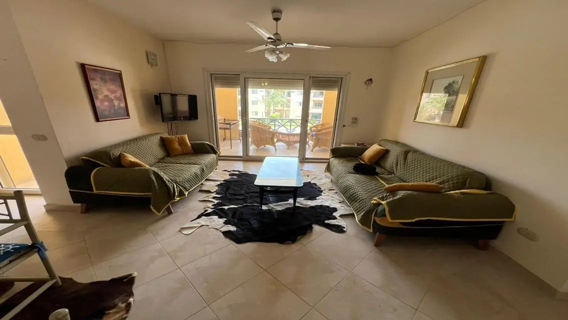 منزل فاخر بـ 10 غرف نوم مع حديقة خاصة وإطلالة رائعة