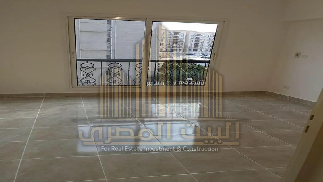 شقة فاخرة بثلاث غرف نوم مع مرافق مشتركة