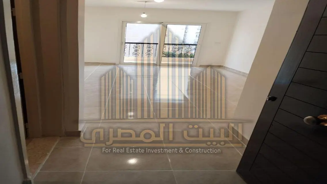 شقة فاخرة بثلاث غرف نوم مع مرافق مشتركة