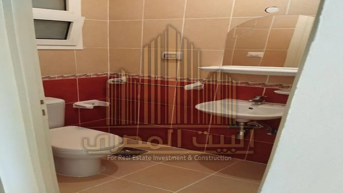 شقة فاخرة بثلاث غرف نوم مع مرافق مشتركة