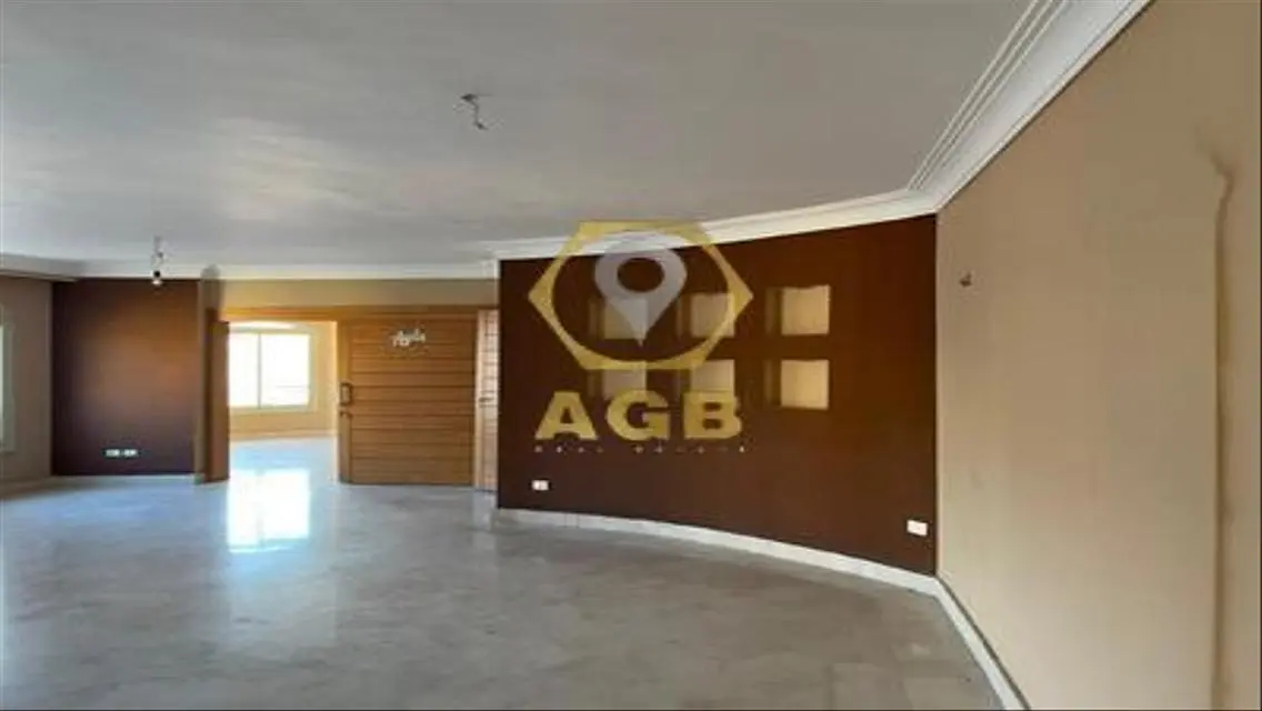 Luxury Apartment 300 sqm in the Heart of the City