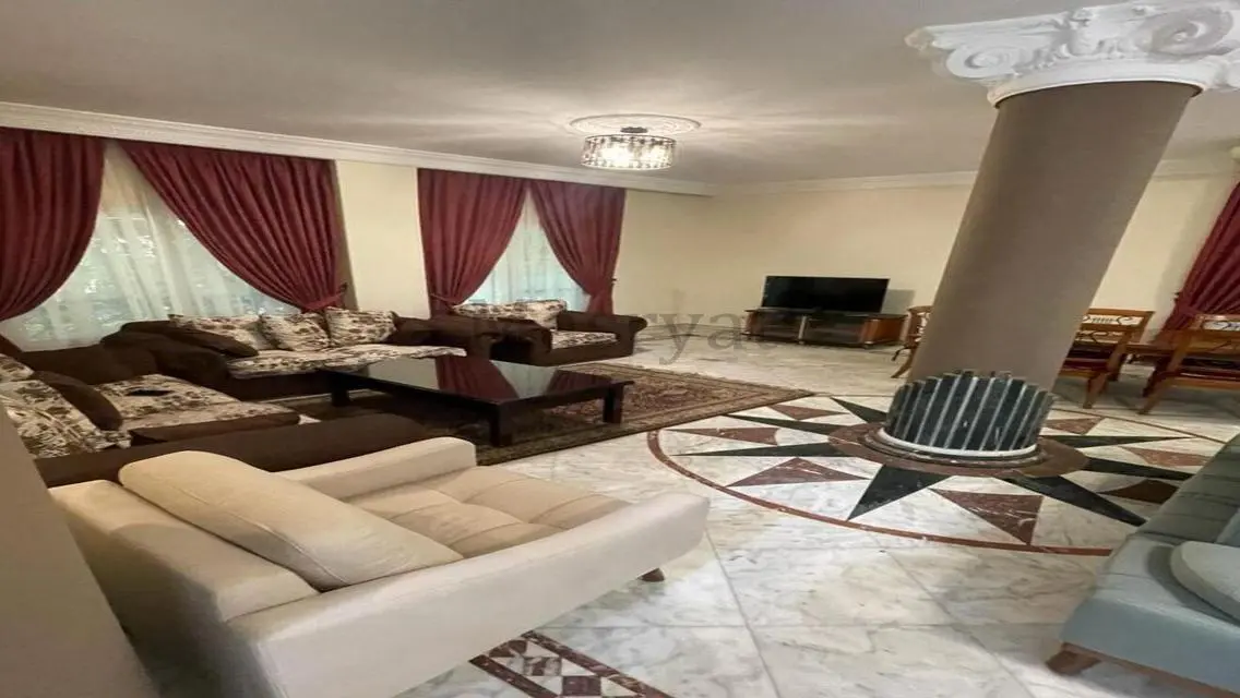 فيلا فاخرة بمسبح وحديقة خاصة