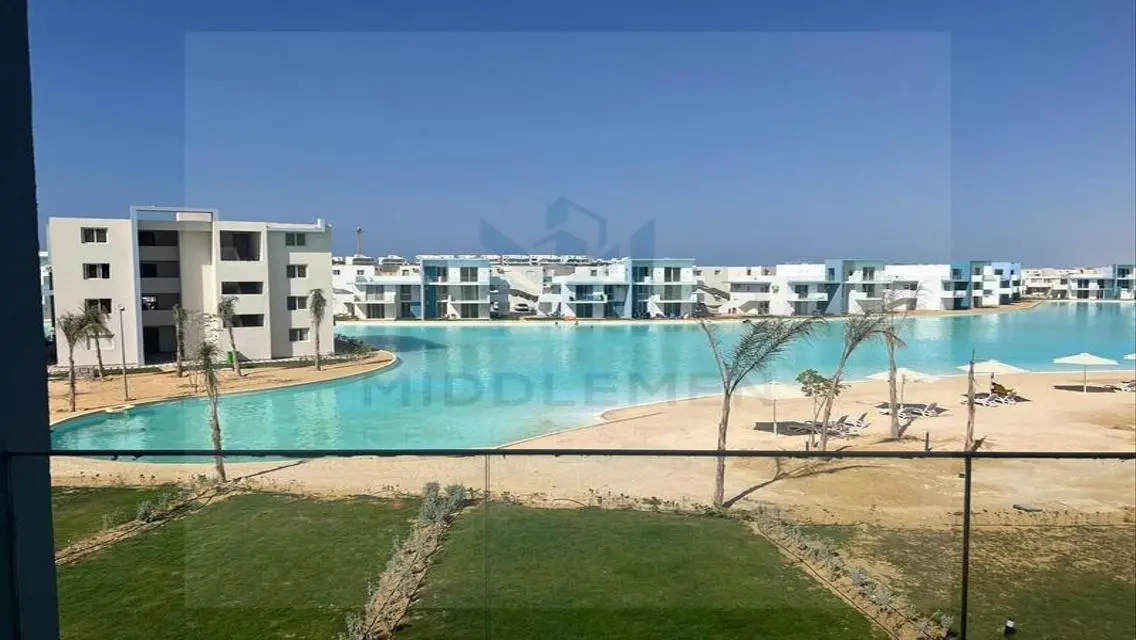 شقة فاخرة للبيع بمساحة كبيرة توفر إطلالات رائعة