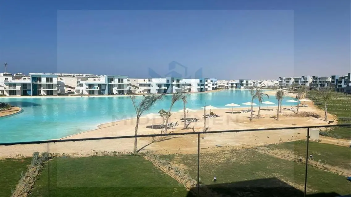شقة فاخرة للبيع بمساحة كبيرة توفر إطلالات رائعة
