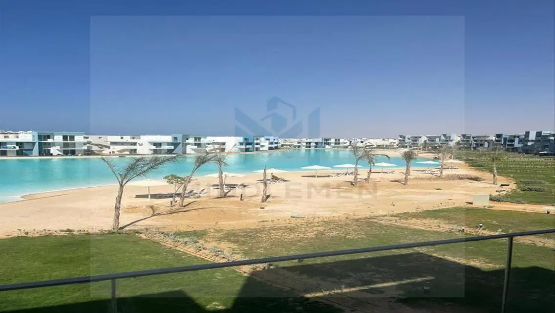 شقة فاخرة للبيع بمساحة كبيرة توفر إطلالات رائعة
