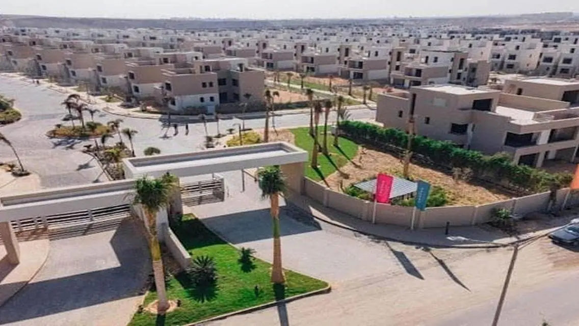 فيلا فاخرة بمساحة شاسعة وإطلالات رائعة