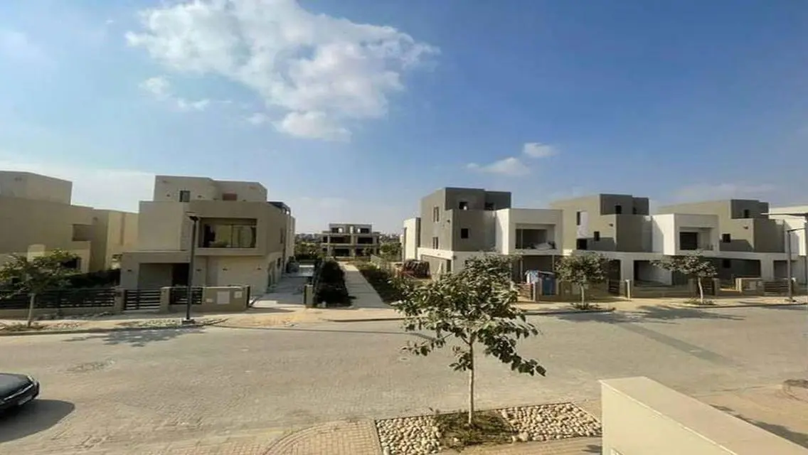 فيلا فاخرة بمساحة شاسعة وإطلالات رائعة