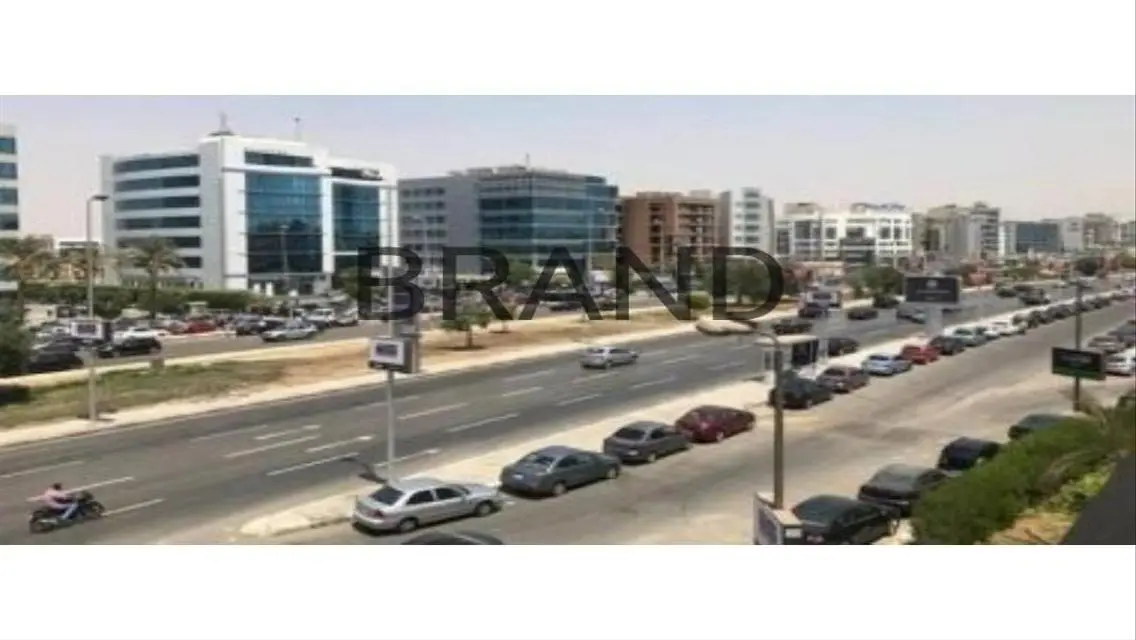 شقة للبيع بمساحة 2000 متر في موقع ممتاز