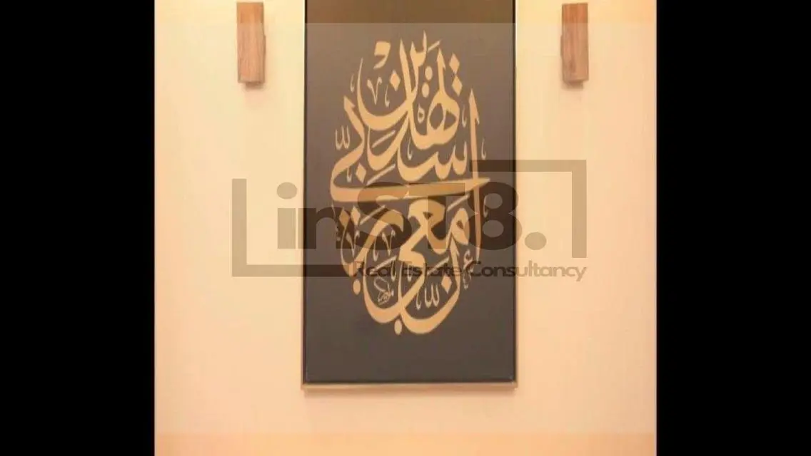 فيلا راقية للبيع مع مسبح خاص وحديقة