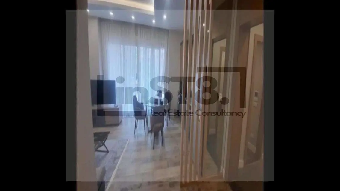 فيلا راقية للبيع مع مسبح خاص وحديقة