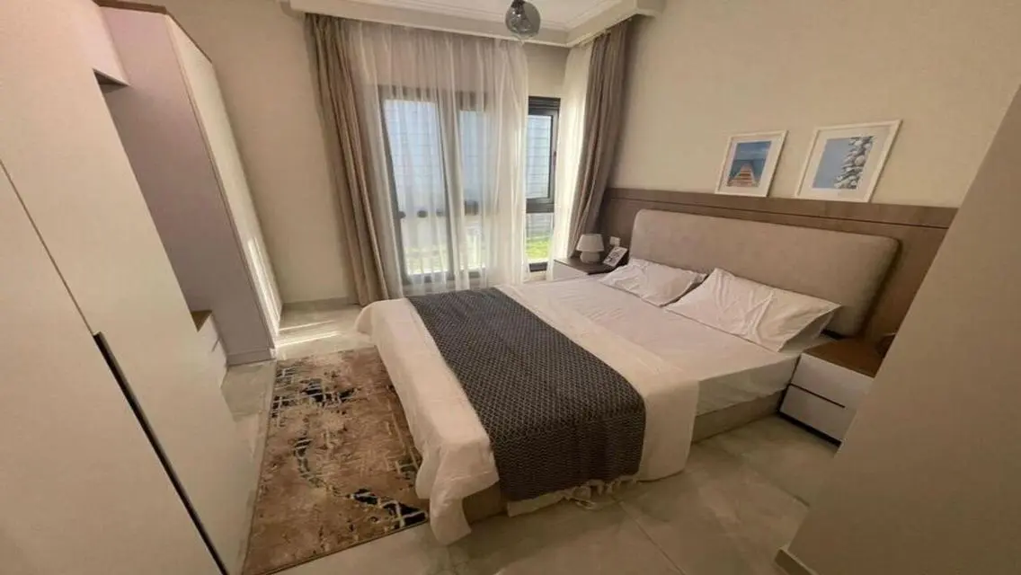 Luxury 3-Bedroom Apartment in North 10