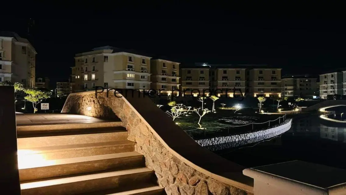 فيلا فاخرة للبيع بإطلالة مذهلة على البحيرات