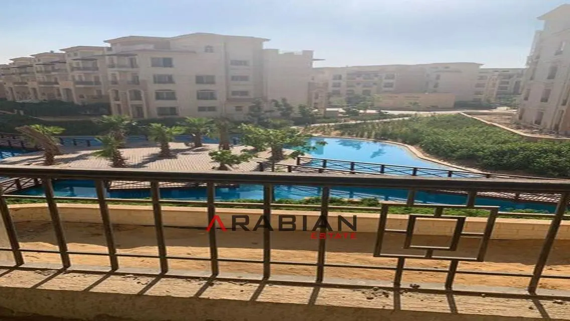 شقة فاخرة للإيجار مع شرفة ومسبح مشترك