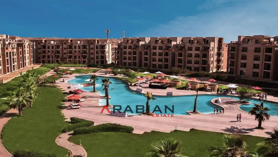 شقة فاخرة للإيجار مع شرفة ومسبح مشترك