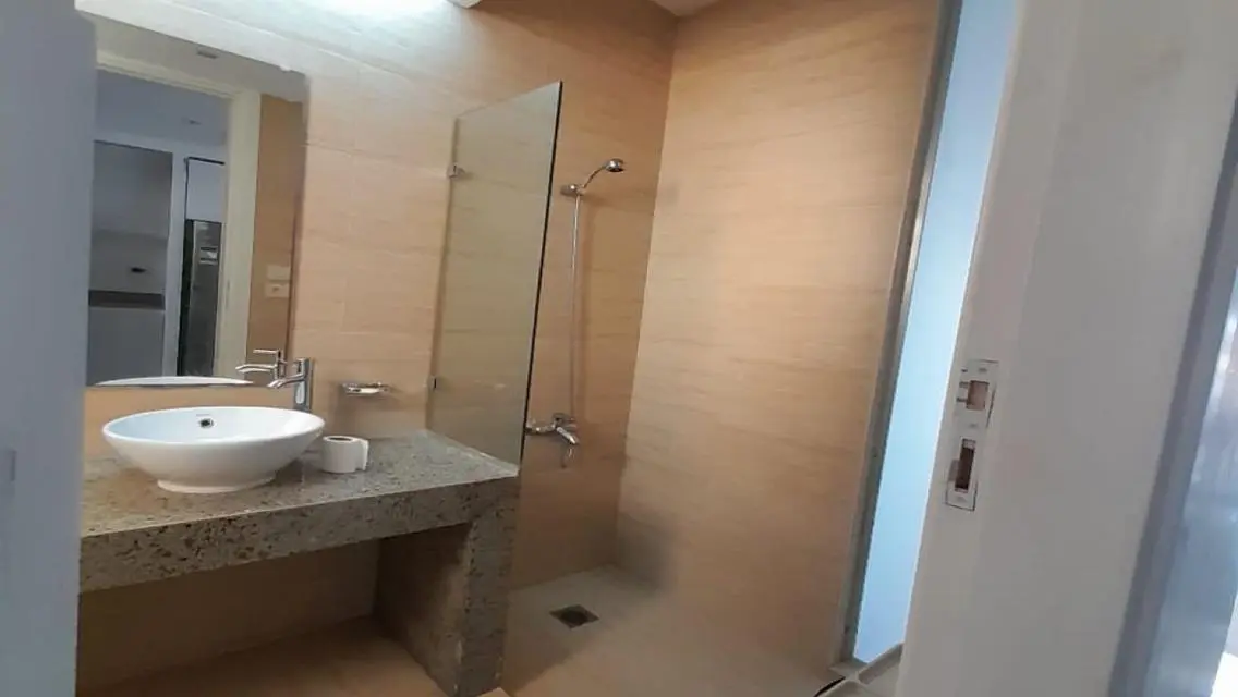 Luxurious House for Sale with Lake View