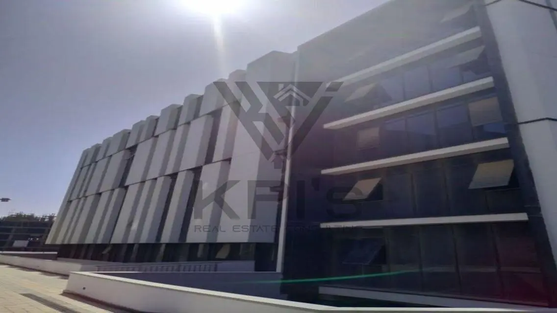 شقة فاخرة بمساحة كبيرة بسعر 74500
