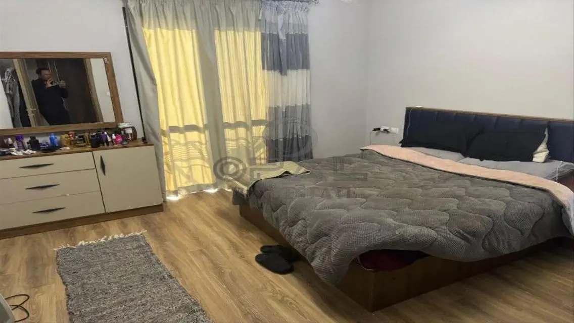 بنتهاوس فخم للبيع في كورت يارد بيفرلي هيلز