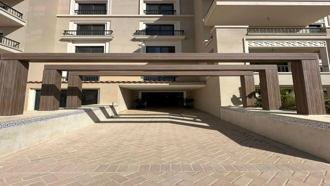 شقة فاخرة بمساحة 203 متر مع جميع المرافق