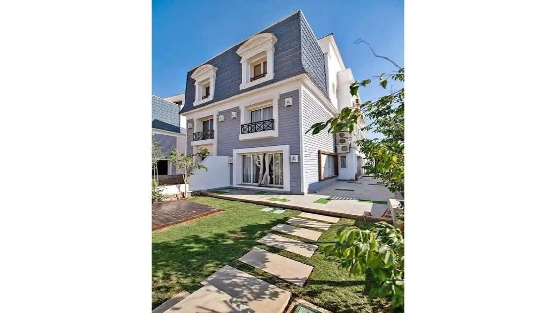 Luxury Villa with Private Pool and Garden in the Heart of the City