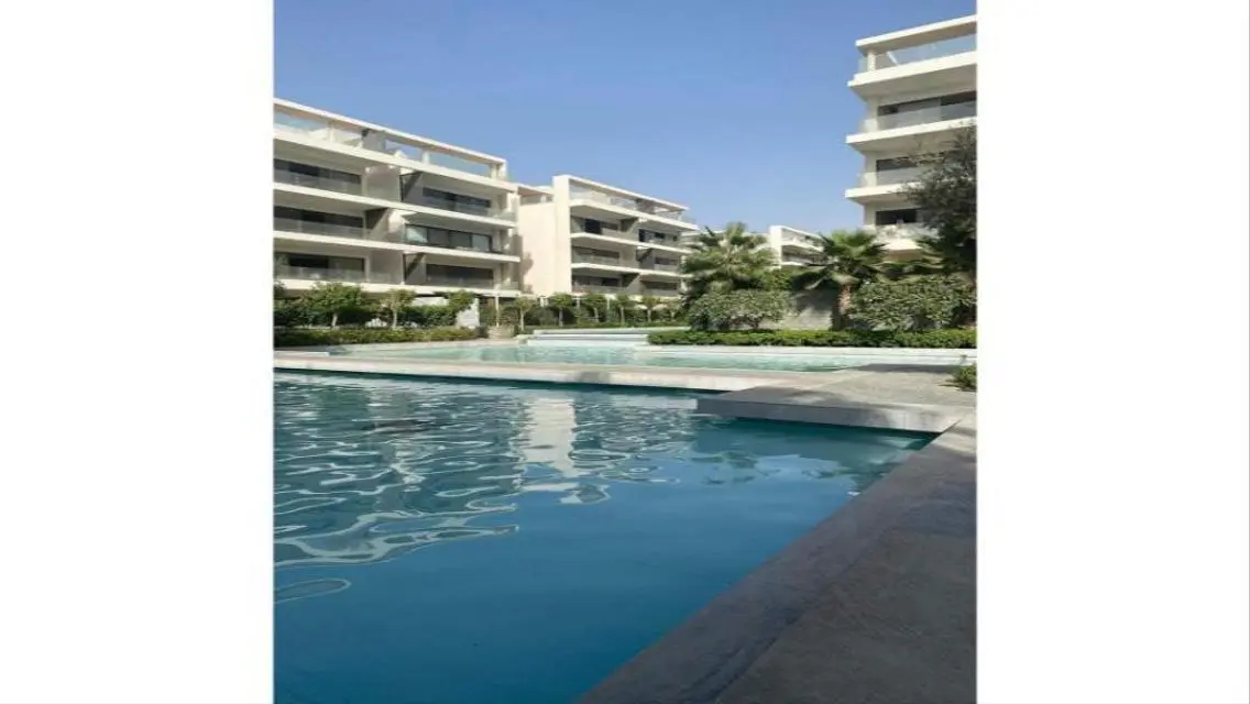 Luxury Lake View Apartment with Private Garage
